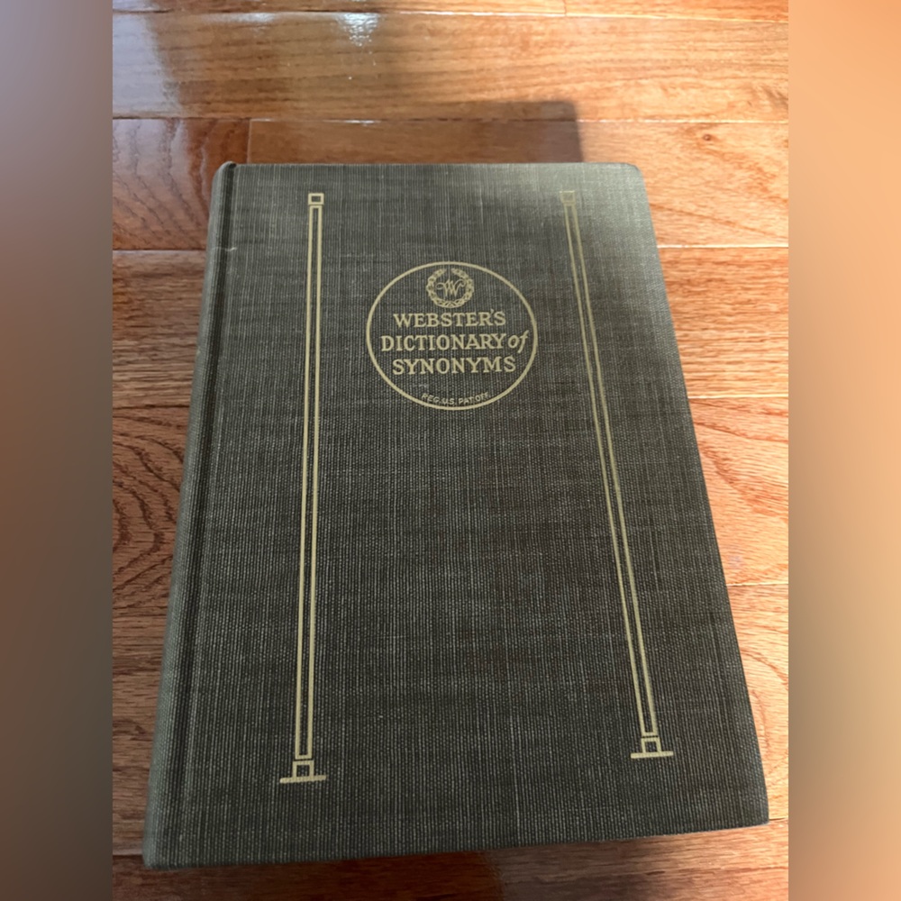 Vintage 1942 Webster’s Hardback Dictionary of Synonyms - 908 pages
